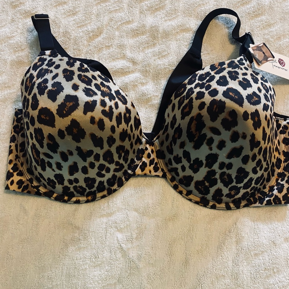 BRA- beautiful animal print bra size 42D, new!